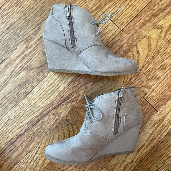 Universal Thread | NWOB Taupe Faux Suede Wedge Booties | Size 9 - Picture 9 of 9